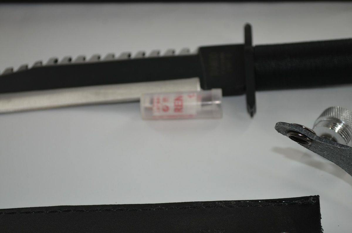Rambo First Blood Part Two Collectible Replica Knife - detail view 7