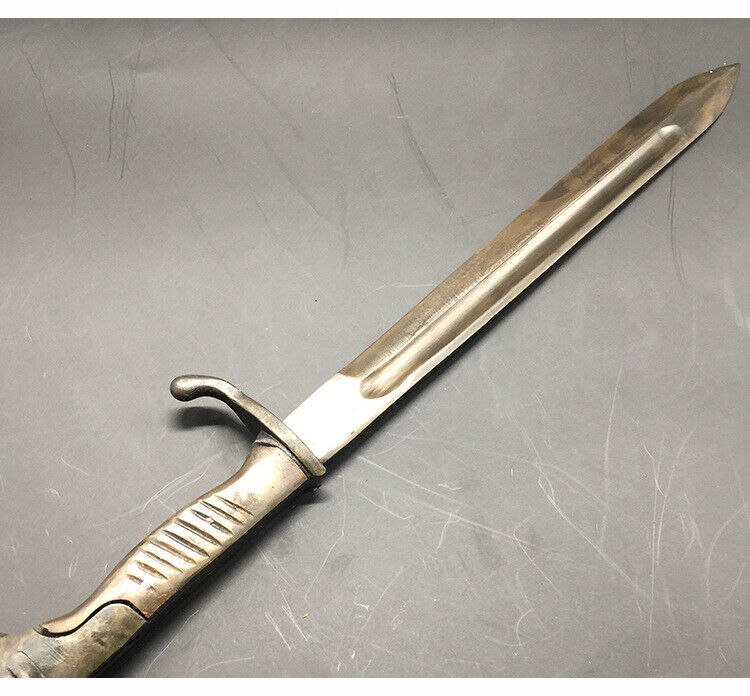 WWI/WWII-Style German Butcher Blade Bayonet - detail view 3