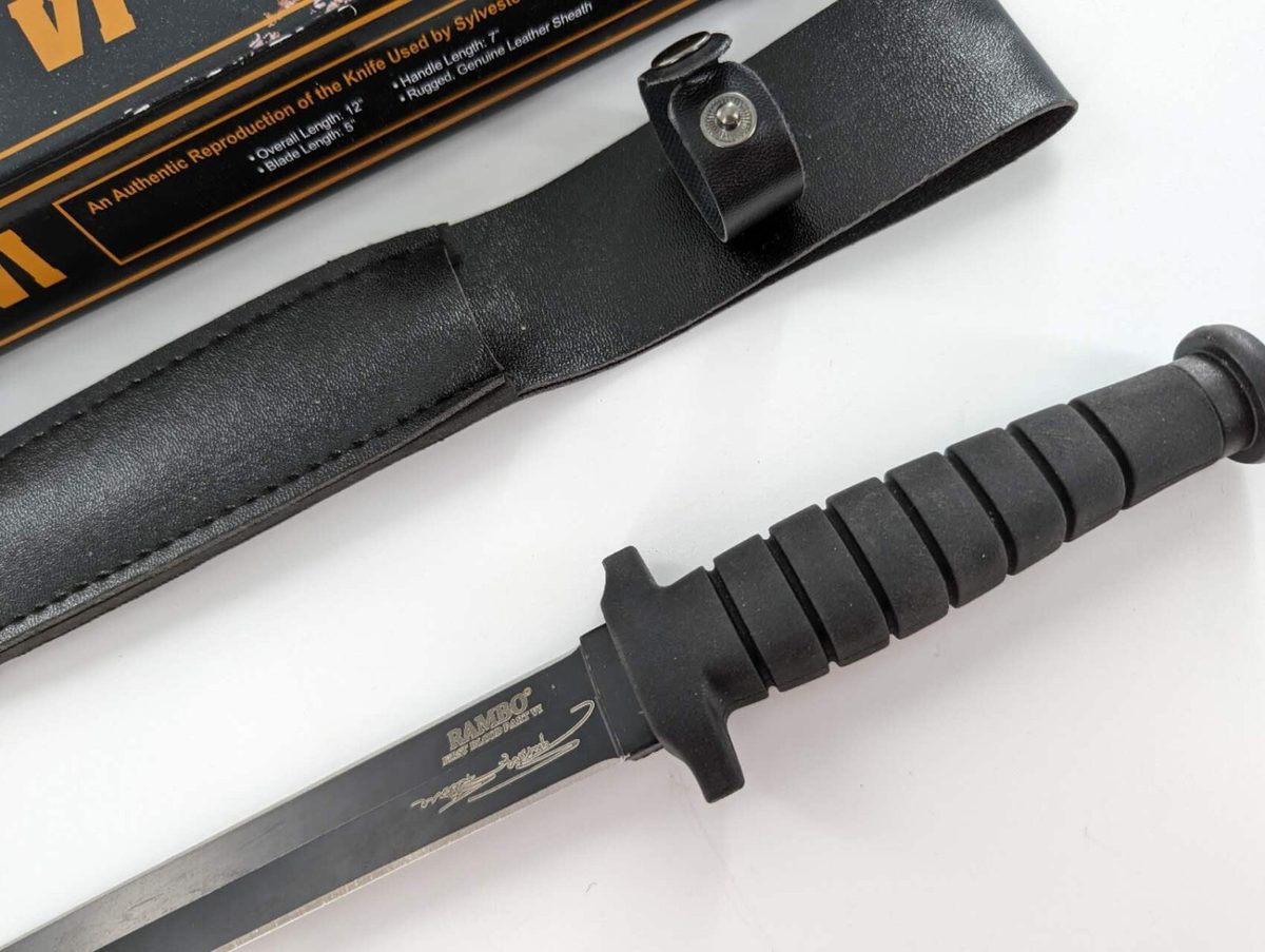 Rambo First Blood Part VI Double-Edged Collectible Replica Knife - detail view 3