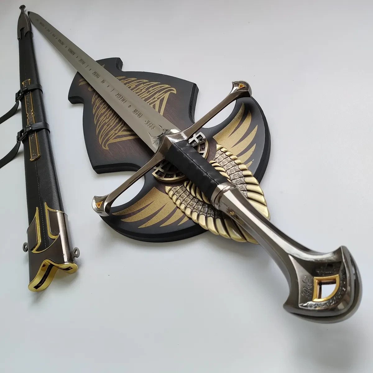 Lord of the Rings Narsil/anduril Sword Pattern Blade with Wall Plaque - detail view 3