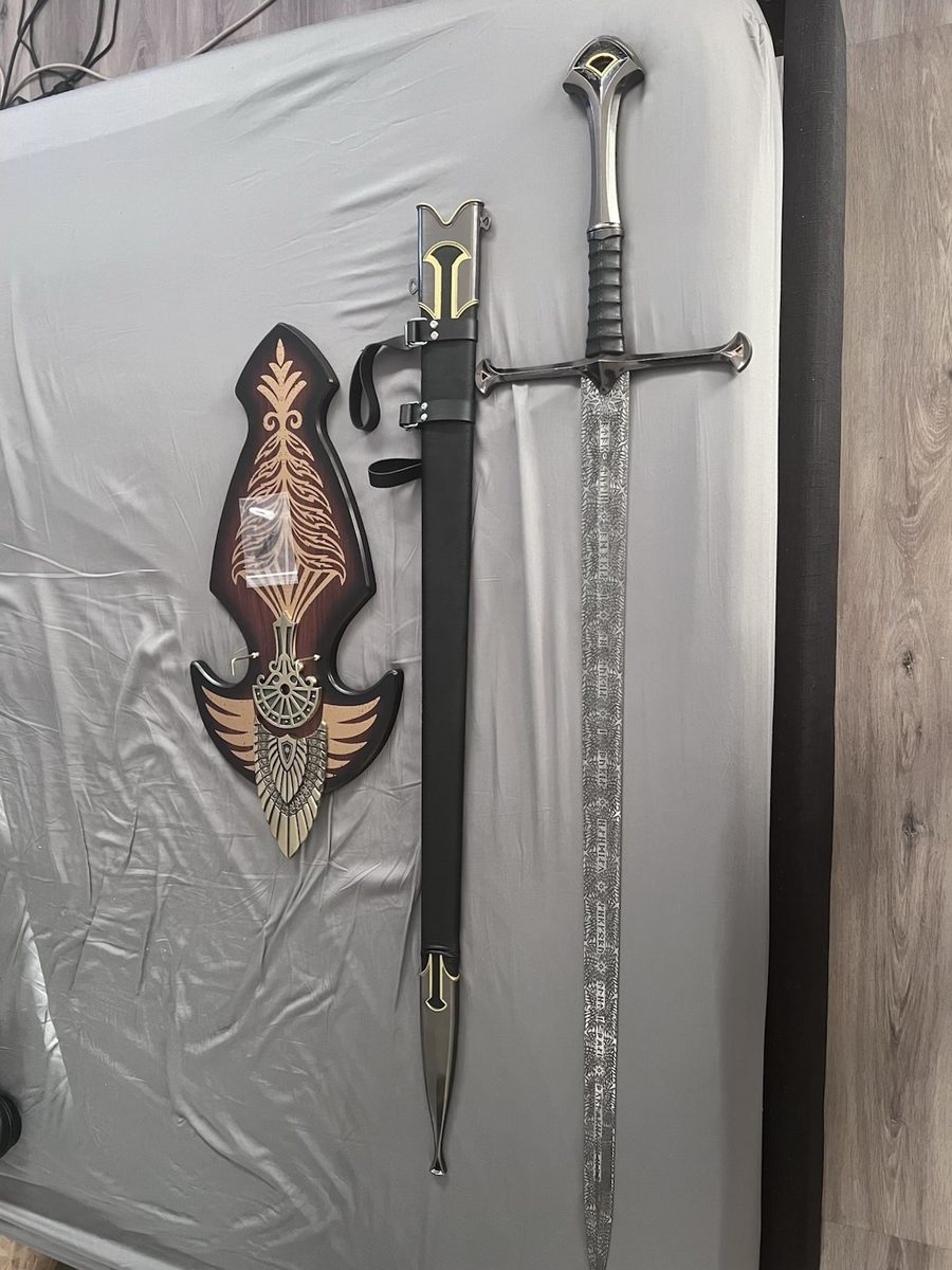 Lord of the Rings Narsil/anduril Sword Pattern Blade with Wall Plaque - detail view 4