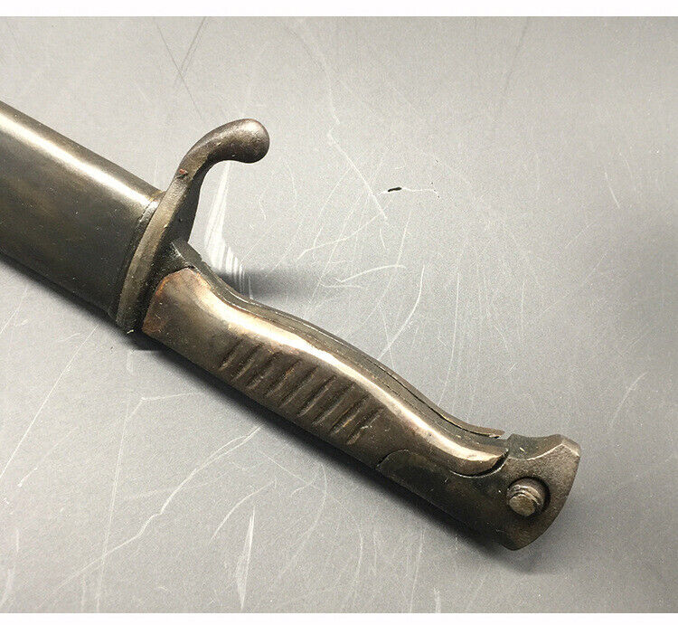 WWI/WWII-Style German Butcher Blade Bayonet - detail view 4