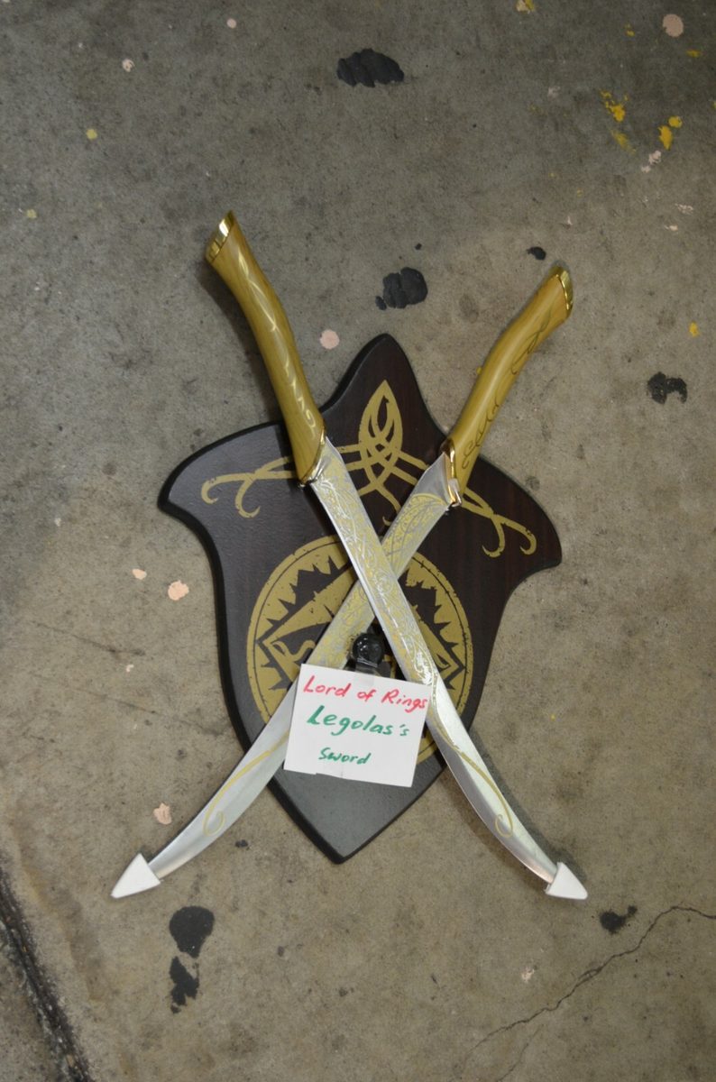 Set of 2 — Lord of the Rings / the Hobbit Legolas Elf Collectible Knife Swords with Plaque - detail view 2