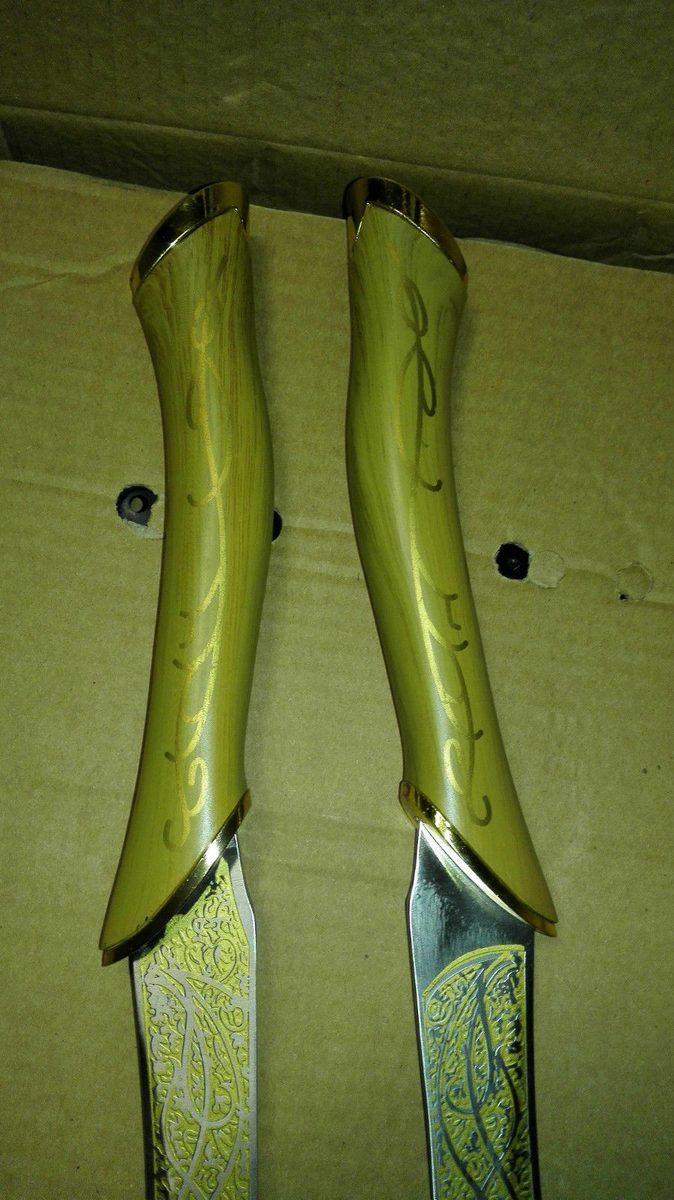 Set of 2 — Lord of the Rings / the Hobbit Legolas Elf Collectible Knife Swords with Plaque - detail view 3