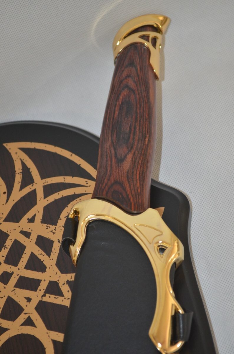 Lord of the Rings Elven Dagger of Strider Aragorn Leather Scabbard Wall Plaque - detail view 2