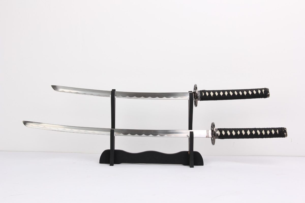 Set of 2 — Japanese Traditional Dragon Katana Wakizashi Silver - detail view 3