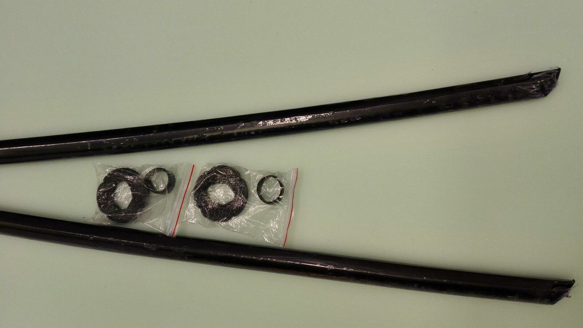 Set of 2 — Japanese Kendo Wooden Bokken Bokuto Samurai Training Swords - detail view 5