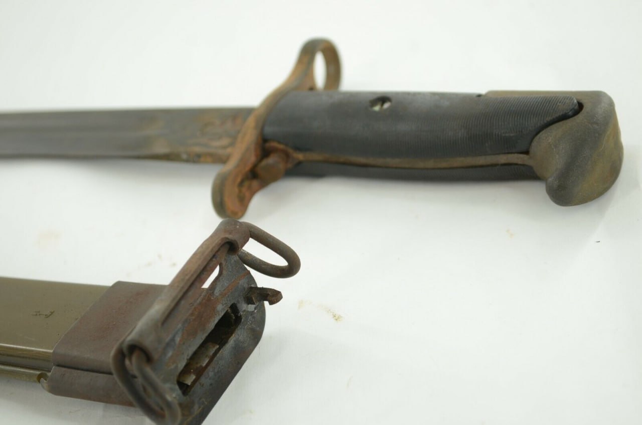 WWII-Style U.S. Bayonet — Reproduction - detail view 4