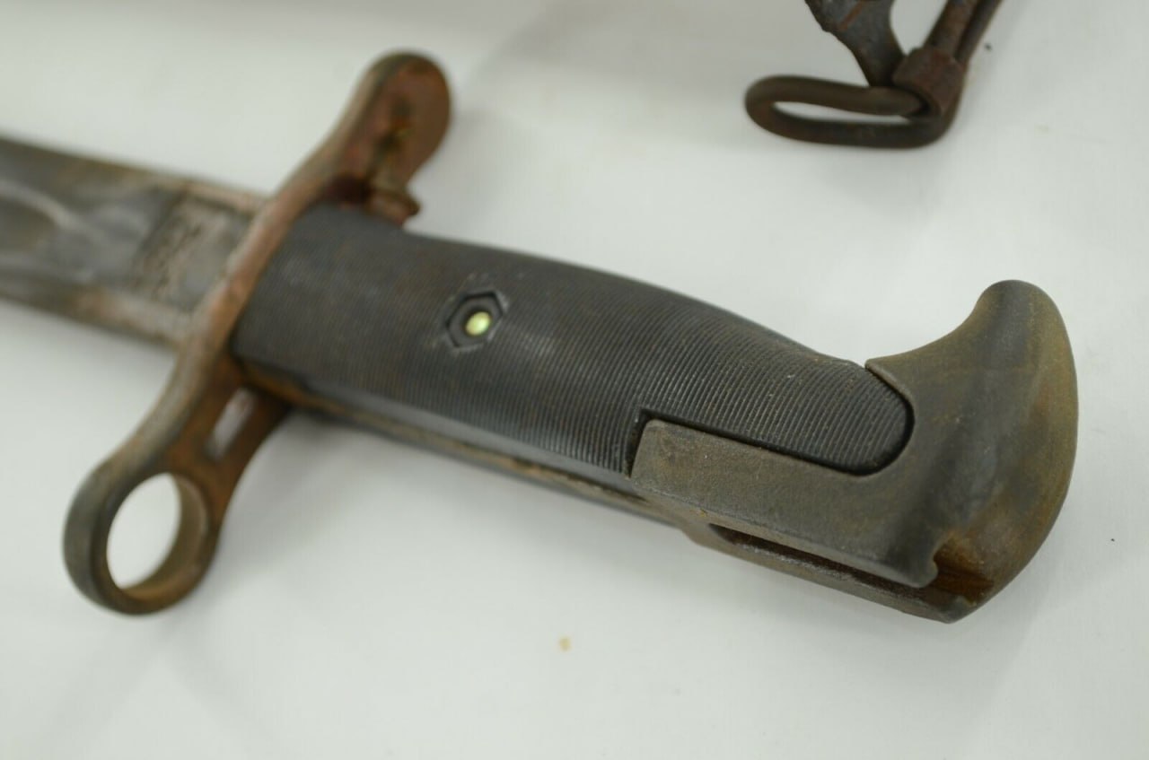 WWII-Style U.S. Bayonet — Reproduction - detail view 6